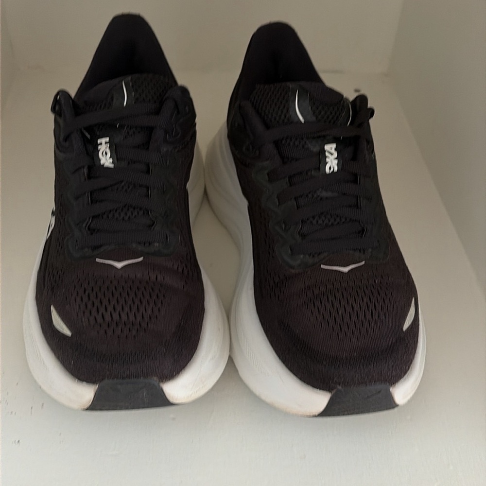 HOKA Women’s Bondi 9 (6.5 Wide) - Picture 2 of 4